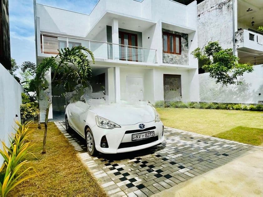 Modern Stylish House for Sale in Athurugiriya