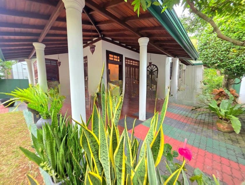 Green Garden Beautiful Single Storied House in Mattegoda