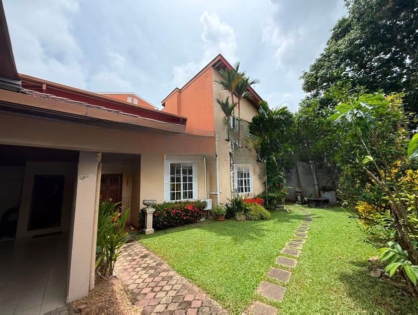 Luxury 4-Bedroom House for Sale in Pelawatte, Battaramulla