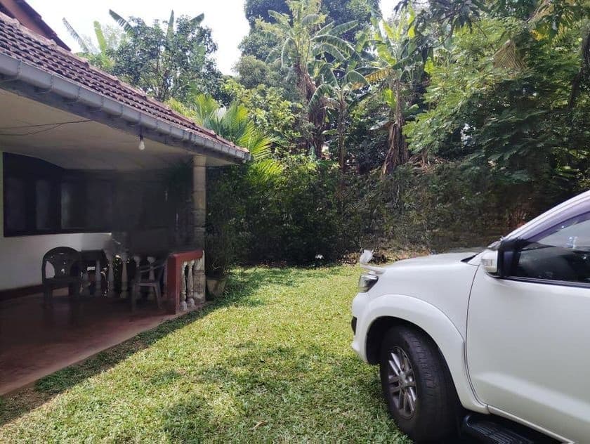 පදිංචිවිය හැකි නිවසක් සමග පර්චස් 35 විකිනිමට .අයකිරිම ඉඩමට පමණි .