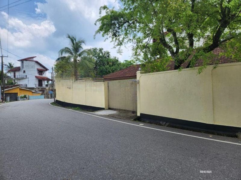 Kotte, Beddagana Road Facing 16.65P of Land with Liveable House for Immediate Sale
