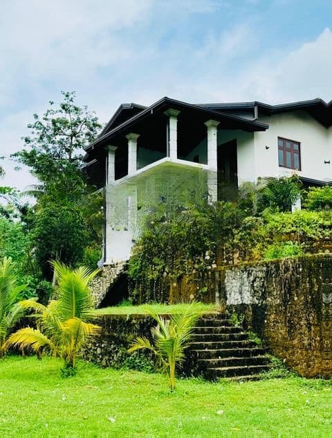 (AF912) Luxury Villa Estate for Sale – Malabe (Kahanthota Area)