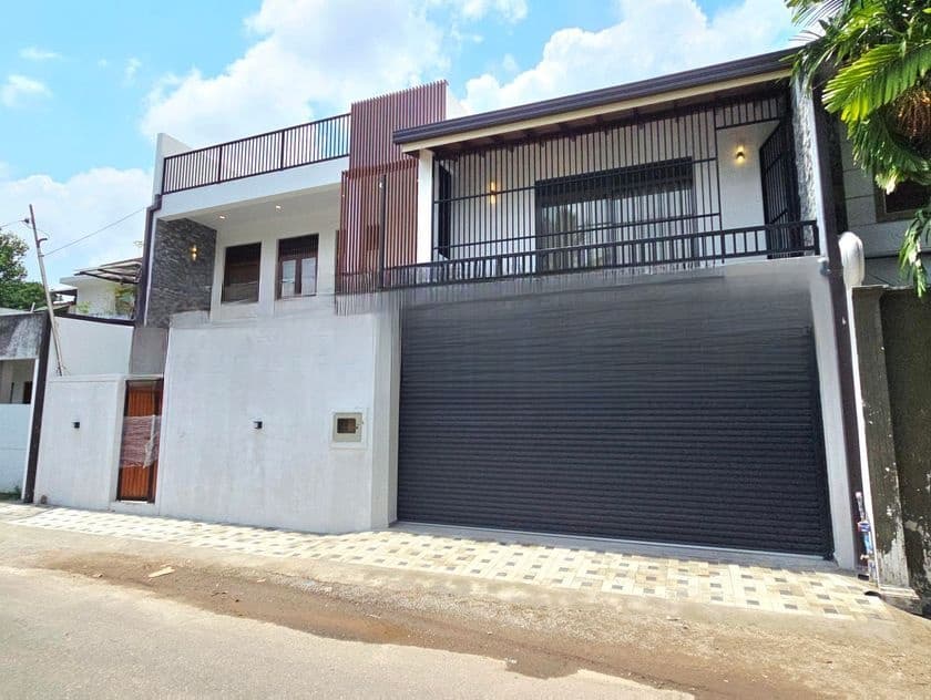 Modern Designed Luxury 3 Story House For Sale In Thalawathugoda