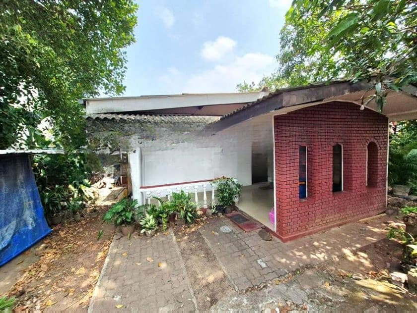 16.50P Land with Old House for Sale in Nawala