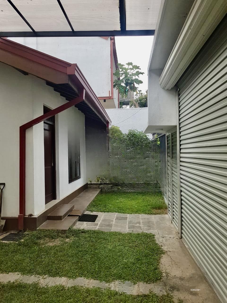 Colombo 5 | 3 Bedroom house | Unfurnished | Close to leading international and public schools | 320K negotiable