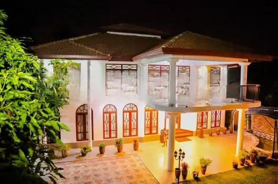 Katunayake Seeduwa Luxury Villa close to airport for sale with furniture