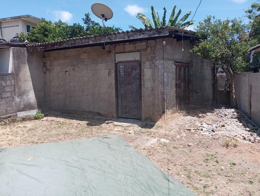 Valuable Land with House for Sale Talawathugoda