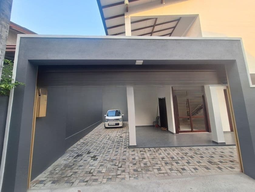 5Br Luxury House for Sale in Thalawathugoda