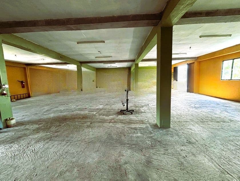 Warehouse For Sale in Mount Lavinia