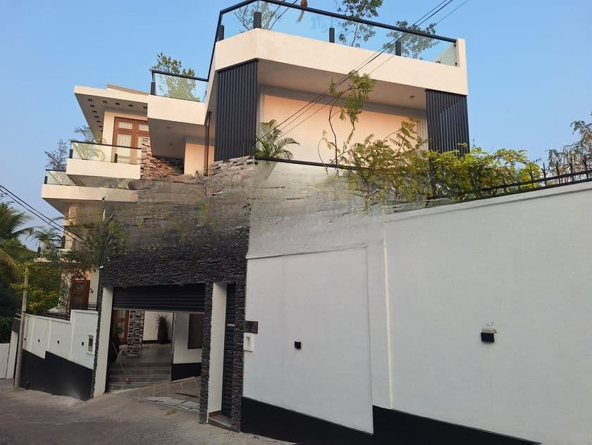Battaramulla with fully furnitured luxury house for sale