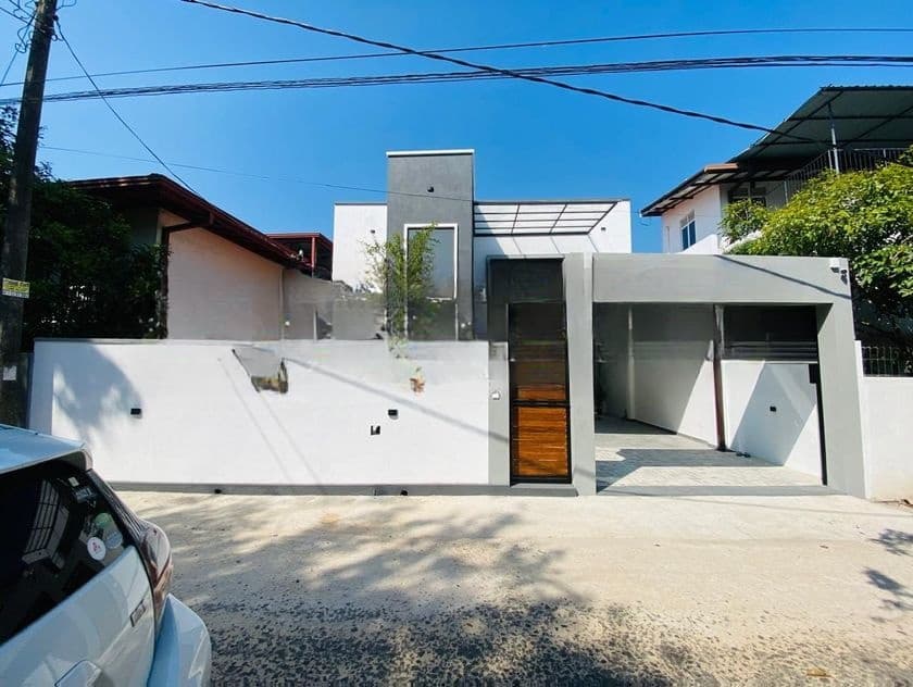 HAS217 - Modern Luxury Quality Valuable House for Sale in Piliyandala