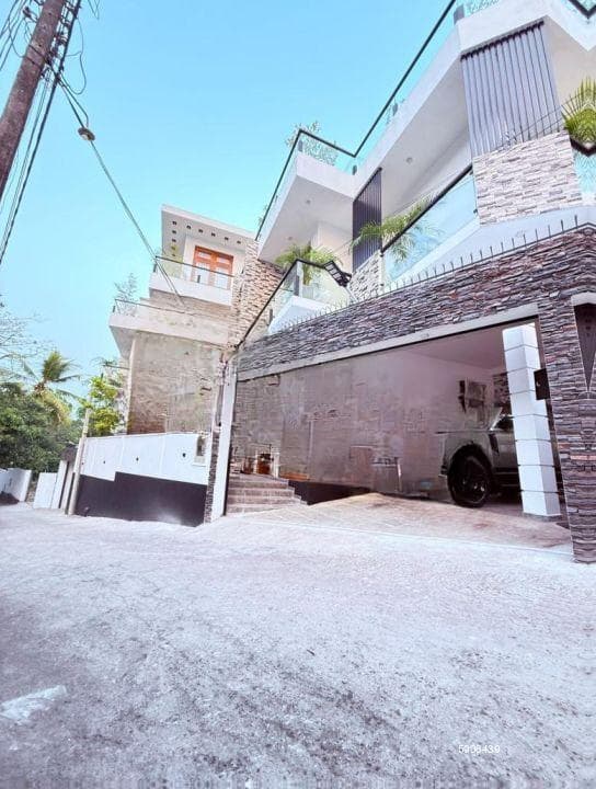 4 Bedroom house for sales in Thalawathugoda