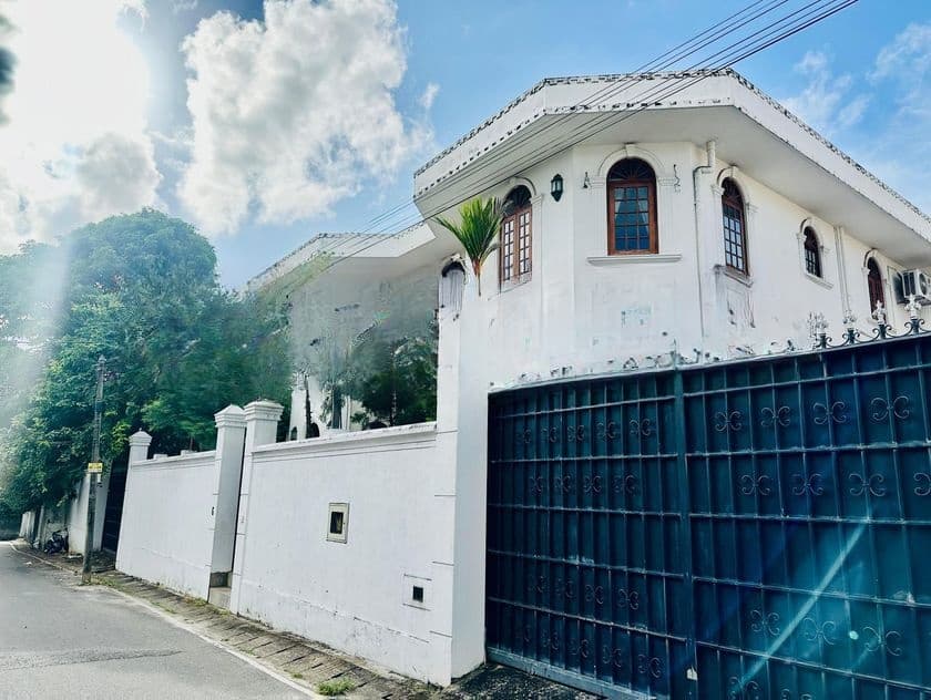 Nugegoda Luxurious House For Sale