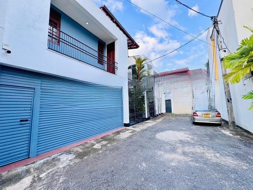 Newly Renovated Modern 3-Storey House for Sale – Papiliyana