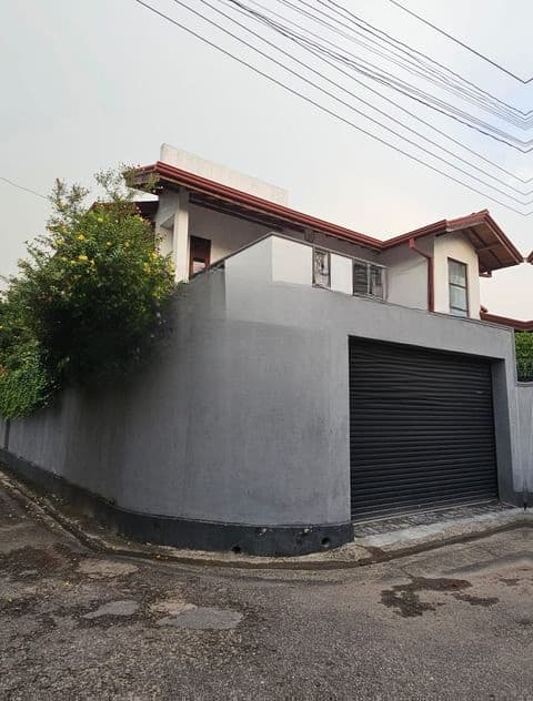 Modern 2-Story House for Sale – Thalawathugoda