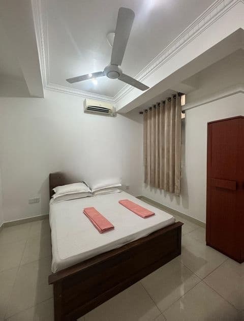 3BHK Apartment for Short-Term Rental in Colombo-05. (CSMP10D)