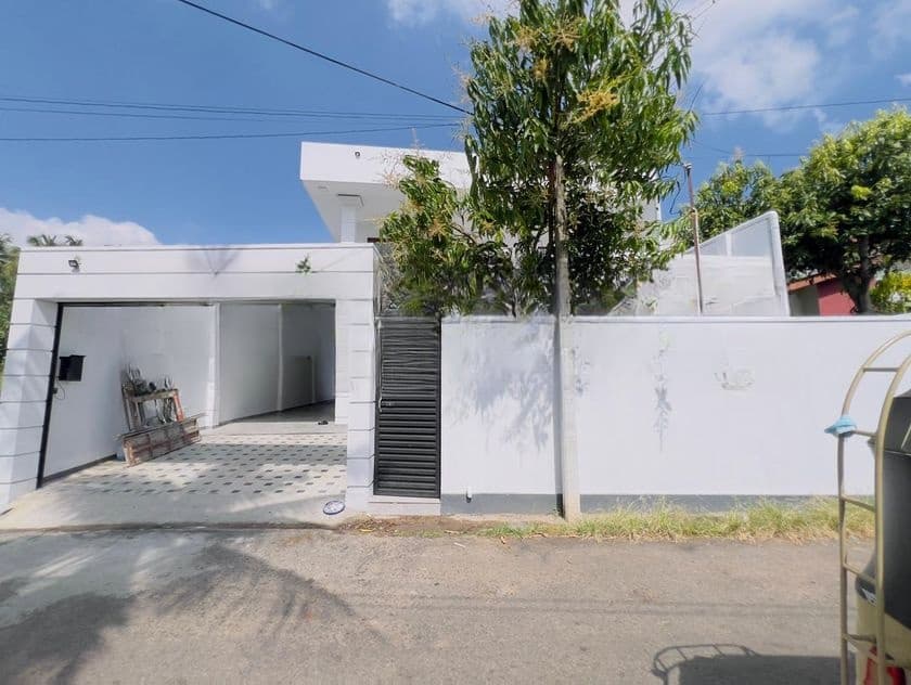 Well Build Luxury House For Sale Battaramulla