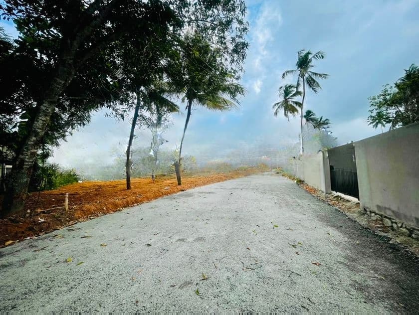 Prime Residential Plot for Sale in Yakkala