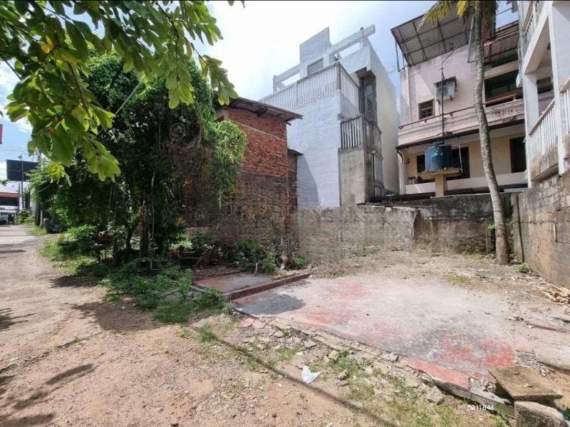 Land for Sale in Mount Lavinia | Investment LKR 55.55 Million (LA4637)