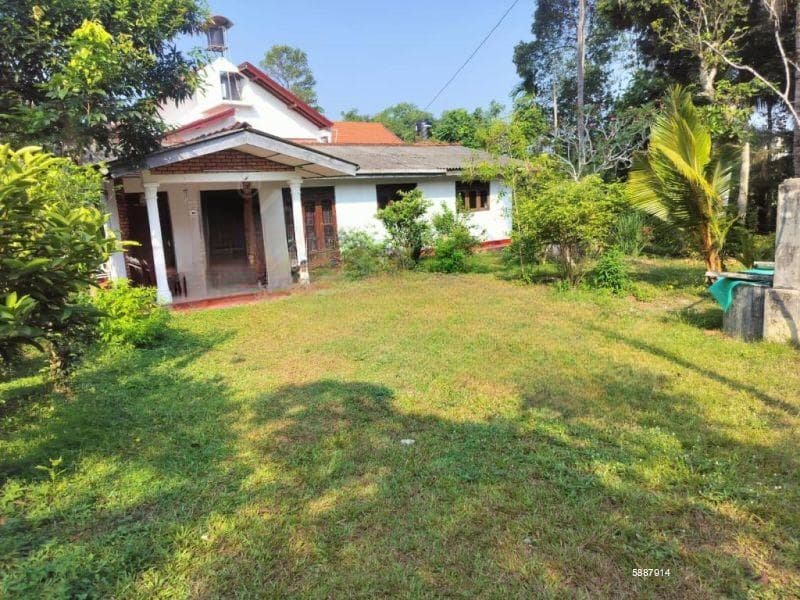 Pamunuwa, Maharagama 24.2 Perches Land with House for Sale (SSPH-346)