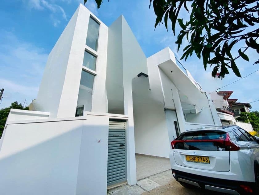 Brand New Luxury House for Sale in Athurugiriya