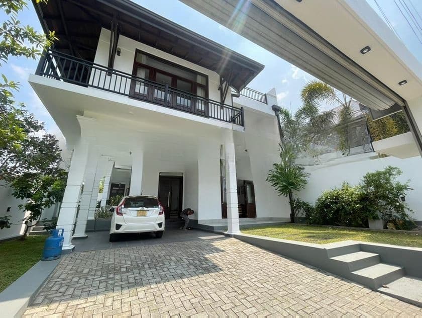 Luxury House For Sale In Athurugiriya