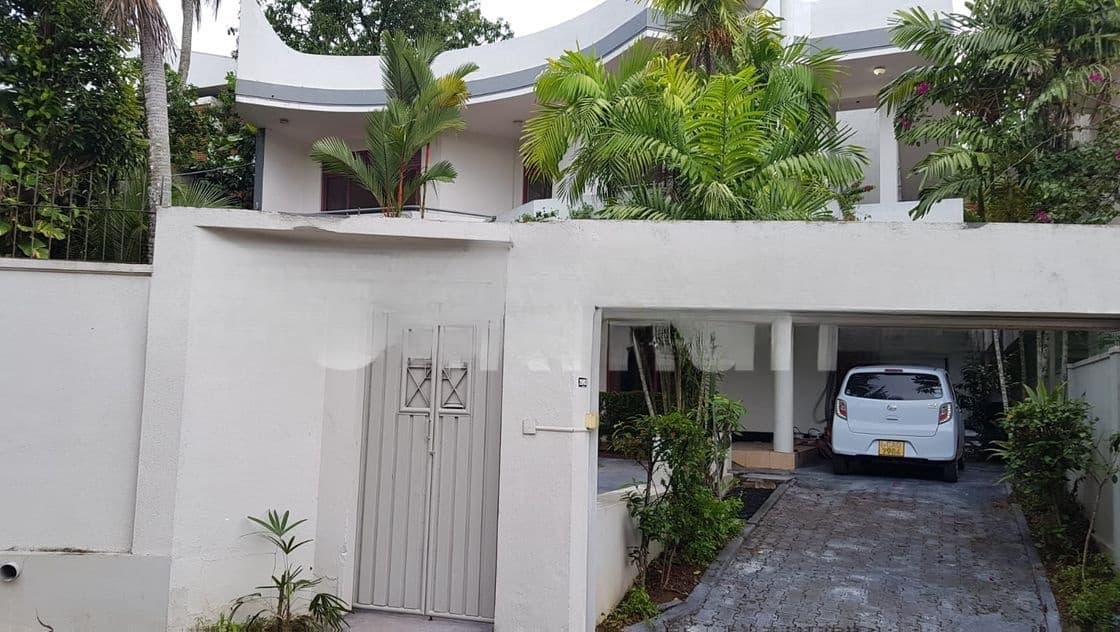 Luxury Family Home for Rent in Battaramulla (HR113)
