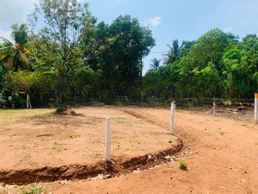 සින්නක්කර ඉඩමක් යාපනය පාරට ලගින්ම