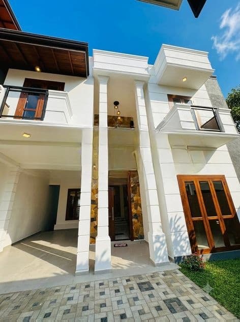 4 Bedroom House for Sale Near Boralesgamuwa Town