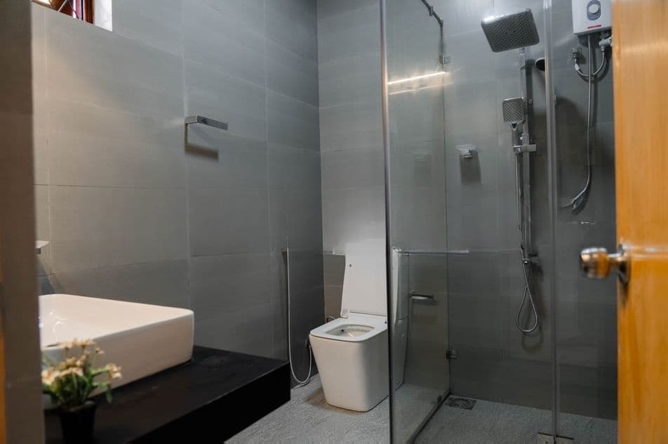 2 Story House for Sale in Borella