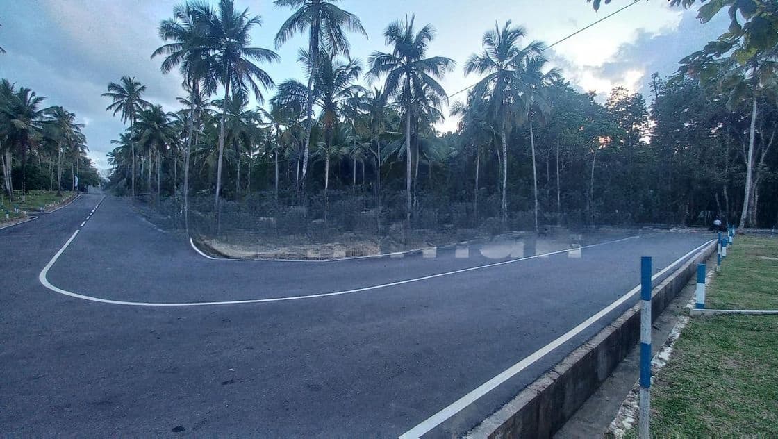 යක්කල නගරයේ සුපිරි බිම් කොටස්
