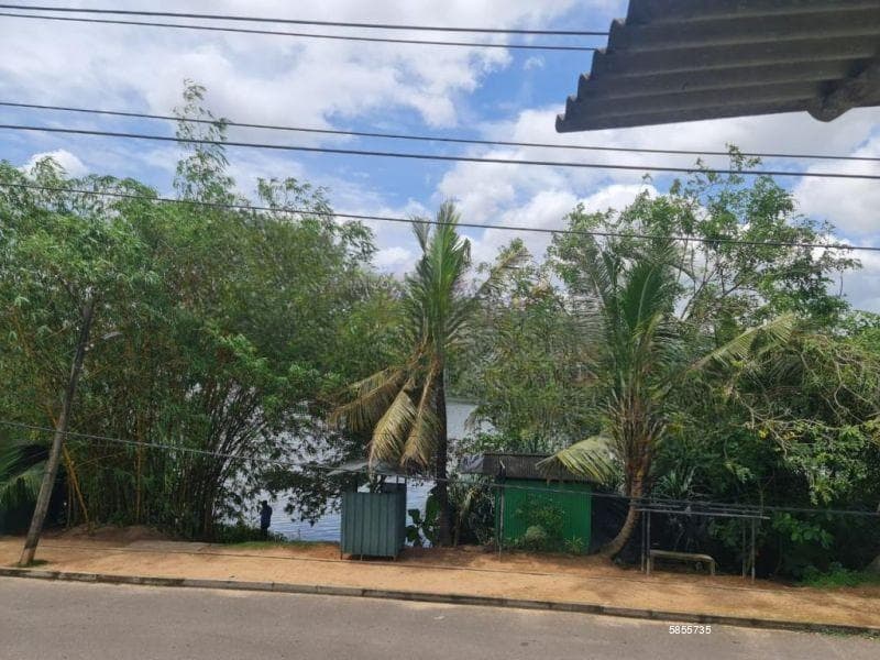 Land/Facing Diyawanna Lake/13.99 perches/for sale in Ethul Kotte.