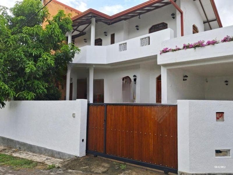 Spacious 4-Bedroom House for Sale in Malabe!