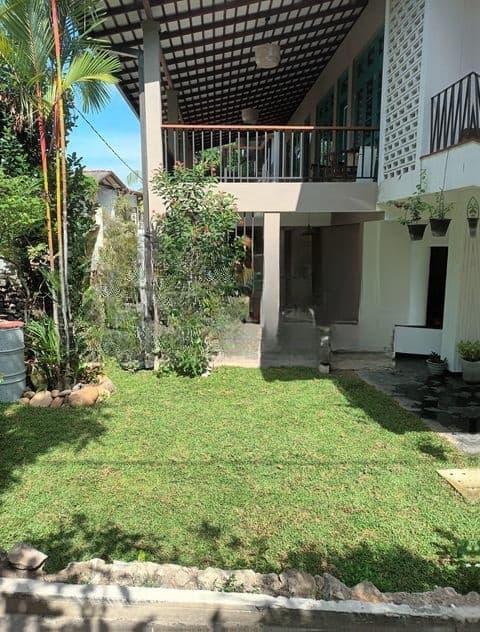 Holiday Short-Term Apartment for Rent in Nugegoda