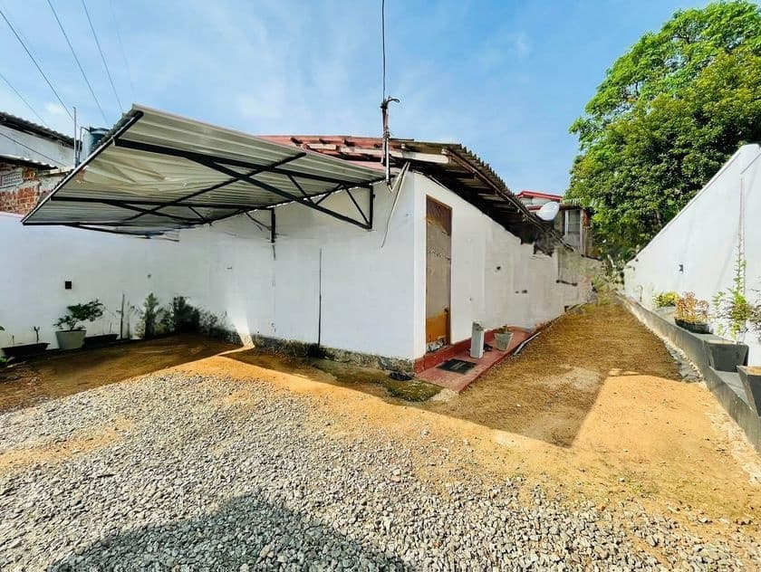 මාලඹේ නගර මධ්යයෙන් නේවාසික ඉඩම