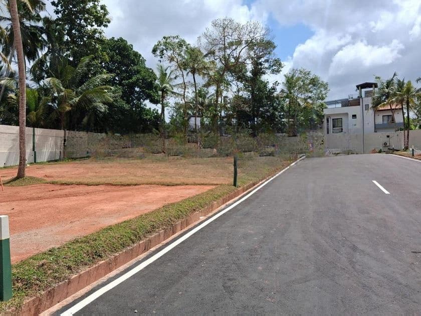 හෝකන්දර හංදියට සමීපව අගනා බිම් කොටස් විකිණීමට