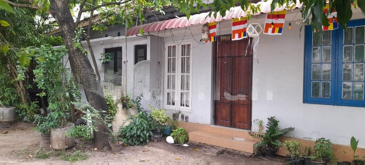 Residential Land with House for Sale - Manning Place Colombo 06