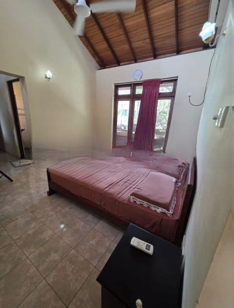 Nugegoda : 11BR (14.8P) House for Sale at Mirihana