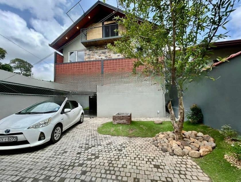 HAS211 - Modern Cabana Type Luxury House for Sale in Piliyandala