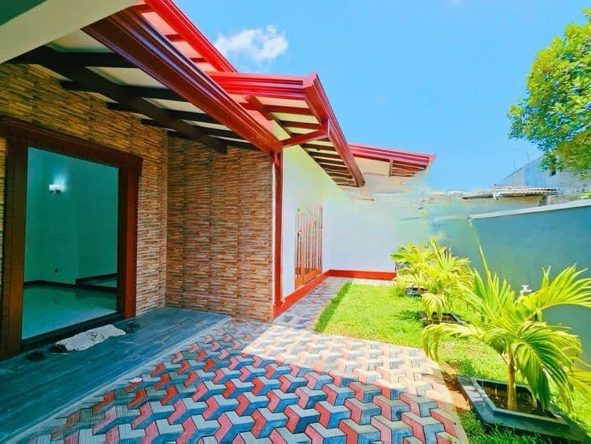4 Bed Rooms Newly Built Modern House For Sale in Piliyandala