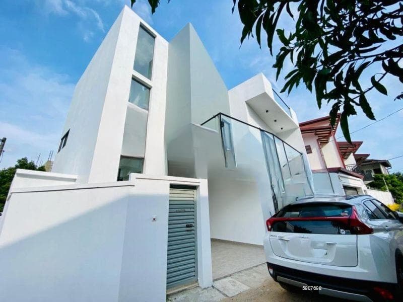 Modern Luxury House For Sale – Athurugiriya