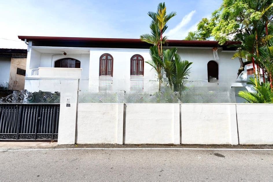 Specious 07 Bedroom House For Sale In Nugegoda