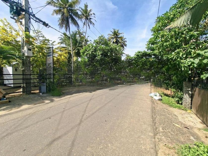 Valuable land for sale located, Tourism Zone Hikkaduwa. (ID : HKKD001)