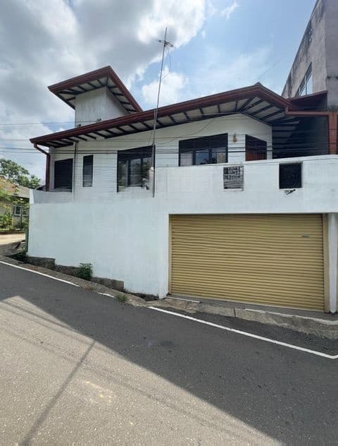 ATHURUGIRIYA : 8BR (10.5P) MULTI-UNIT HOUSE COMPLEX FOR SALE