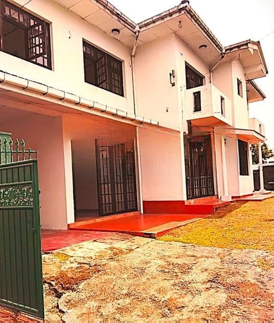 House for sale in Moratuva