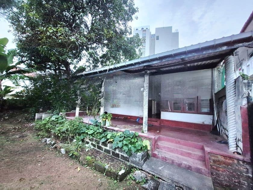 12.10P Land with Old House for Sale in Nawala