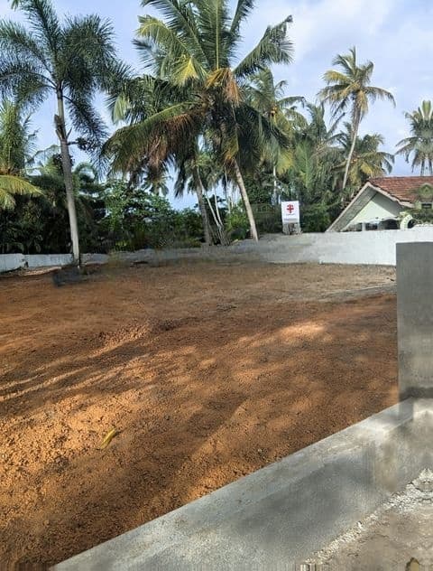 Walking Distance to Bopitiya Ja Ela Road - Uswetakeiyawa