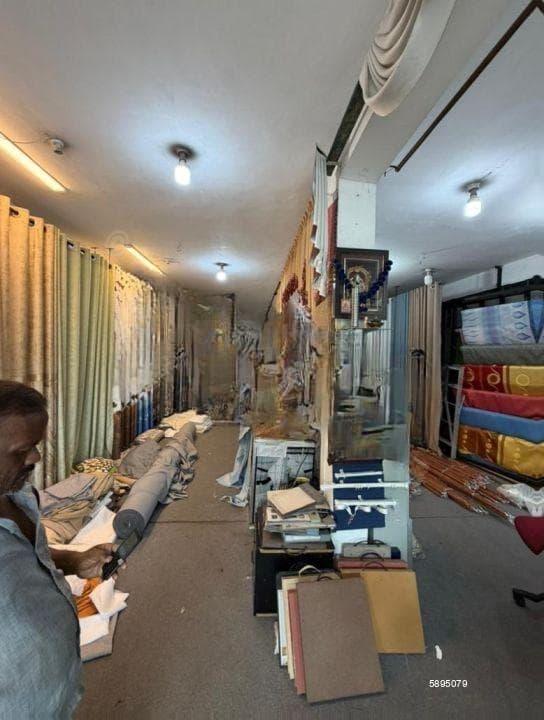 *Main road facing commercial Building for rent*