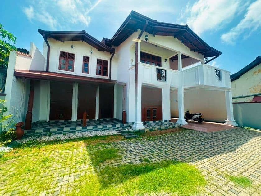 ( YS-1113) Valuable Three Storey House Sale in Nugegoda