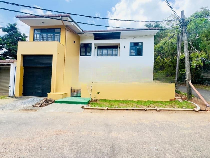 Modern 5 Bedroom Family Home for Sale – Thalawathugoda